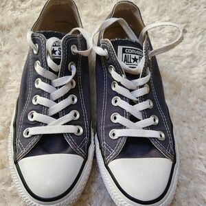 Converse tennis shoes